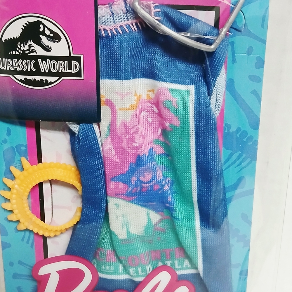 Barbie Jurassic World Fashion Pack - Picture 5 of 6